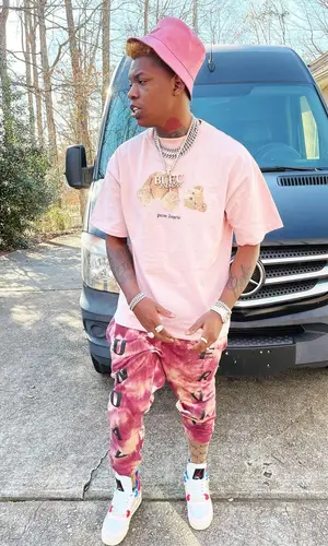 Yung Bleu’s Outfit in Palm Angels T-Shirt, Kanye West Merch Pants & Prada Hat (2021)