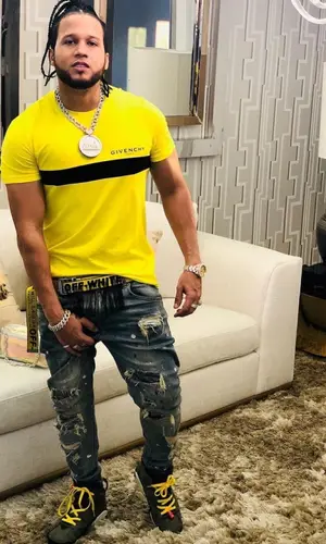 El Alfa El Jefe wearing Off-White belt
