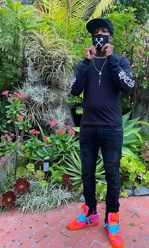 21 Savage wearing Off-White other
