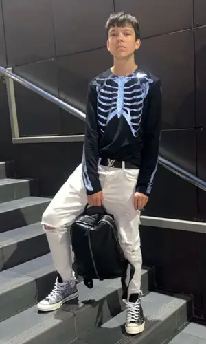 Молодой Платон wearing Louis Vuitton belt