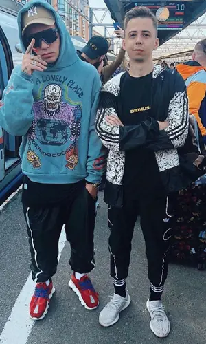 Элджей wearing Red September pants