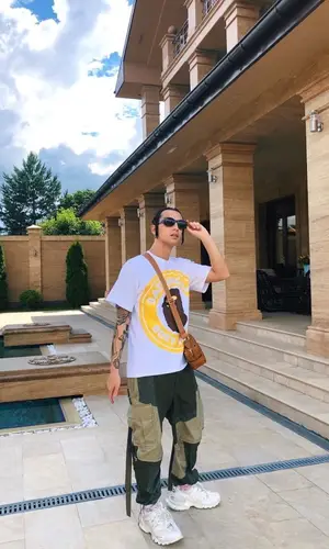 Yanix’s Outfit in Bape T-Shirt, Sacai Pants & MCM Bag (2020)