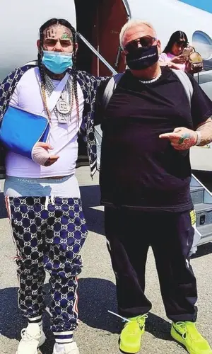 6ix9ine wearing Hanes t-shirt