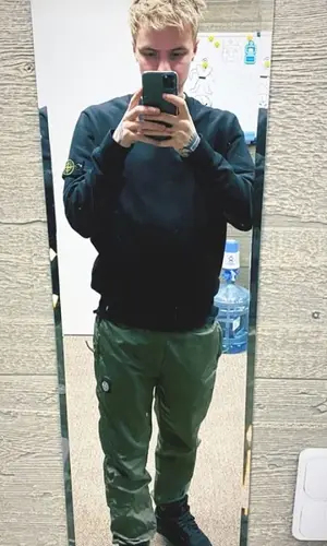 Pharaoh’s Outfit in Stone Island Sweatshirt & Jordan Sneakers (2020)