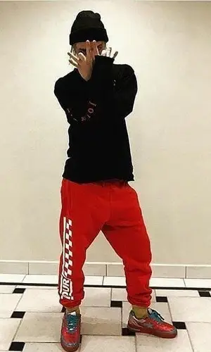 Pharaoh’s Outfit in Dead Dynasty Merch Top, Justin Bieber Merch Pants & H&M (2019)