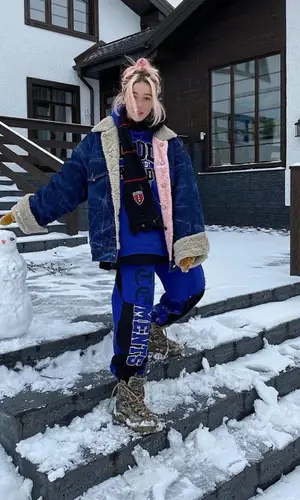 Анастасия Ивлеева wearing Vetements pants