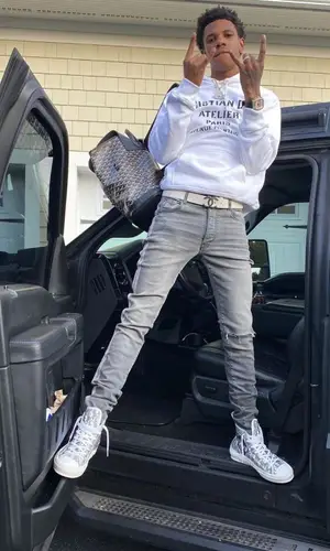 A Boogie Wit Da Hoodie wearing Chanel belt