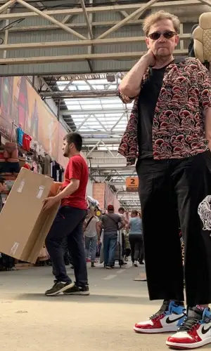 Дядя Вова wearing Vash pants