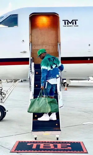 Floyd Mayweather wearing Off-White sock