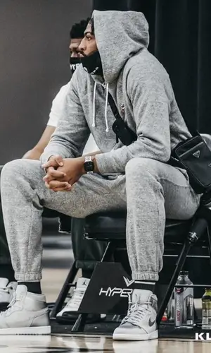 Anthony Davis wearing Nike pants