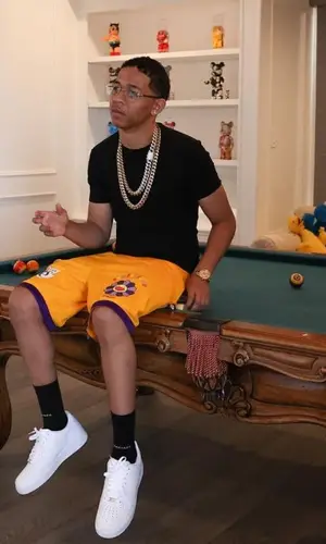 Lil Bibby wearing Nike sneakers