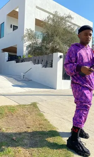 MadeinTYO wearing Bstroy sock