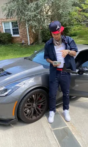 Lil Gnar wearing New Era cap