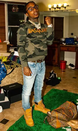 Jacquees wearing Sean John sweatshirt