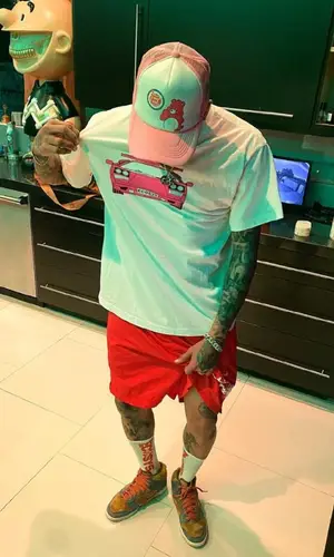 Chris Brown wearing Ecosys La t-shirt