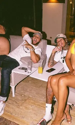 El Alfa El Jefe wearing Gucci belt