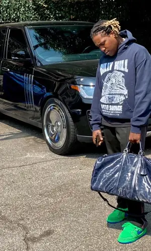 Don Toliver wearing Nike sneakers