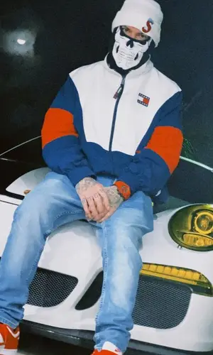 Farruko’s Outfit in Tommy Hilfiger Jacket, Supreme Hat & New Era (2020)