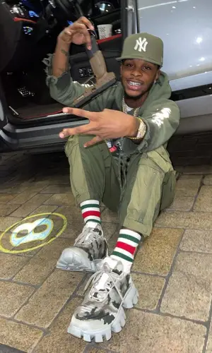 Toosii wearing Gucci sock