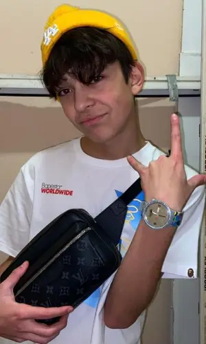 Молодой Платон wearing Louis Vuitton bag