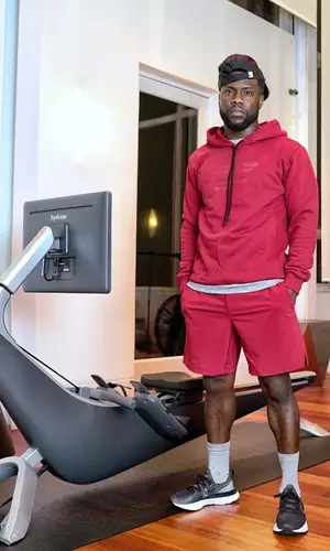 Kevin Hart wearing Fabletics cap