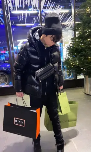 Молодой Платон wearing Timberland boots