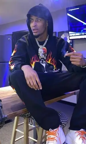 Comethazine wearing Converse sneakers