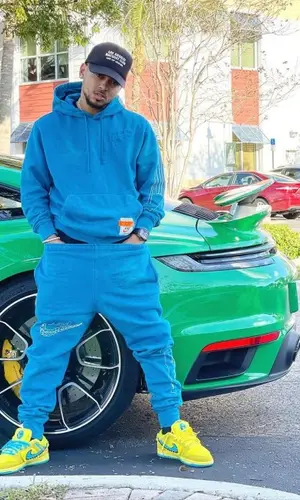 Ozuna wearing Nike pants