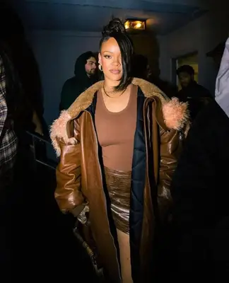 Rihanna's Top 5 Outfits #5