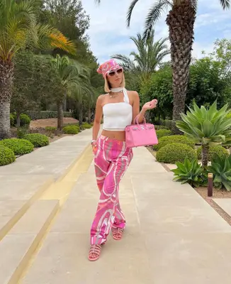 Latest Sarah Snyder's Outfits #7