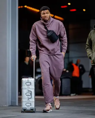 Latest Giannis Antetokounmpo's Outfits #1