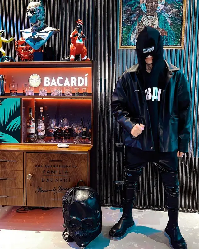 Элджей outfit in KRUZHOK, Vetements, and Saint Laurent, 2021