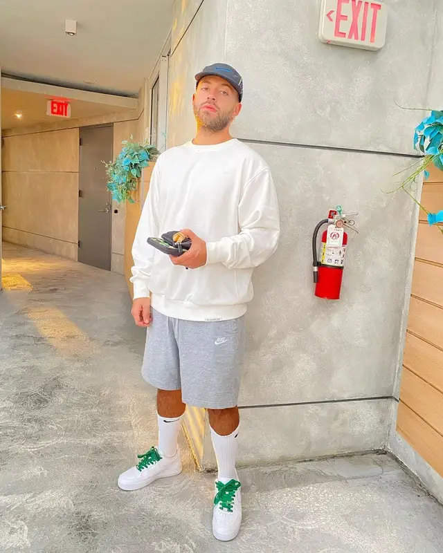 Feid outfit in Supreme and Nike, 2021