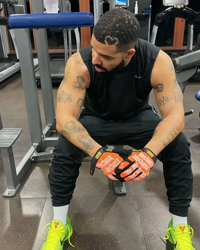 Drake outfit in Nike and Mechanix, 2021