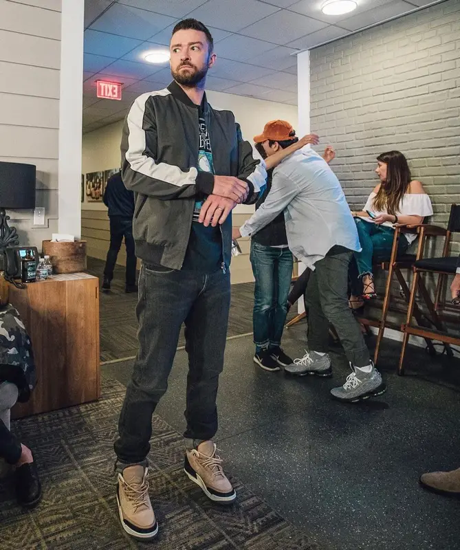 Justin Timberlake outfit in Vintage, Levi’s, and Jordan, 2021