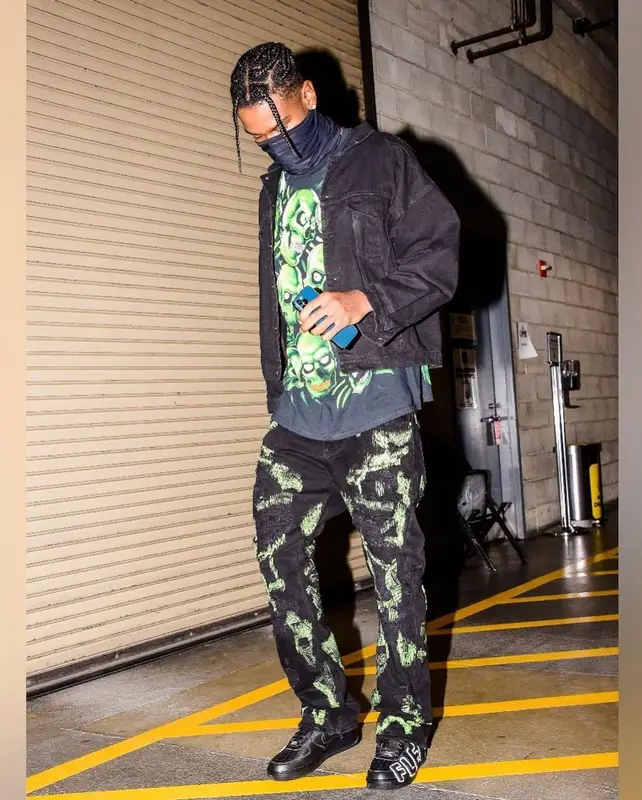 Shai outfit in Supreme, Vlone, and Nike, 2021