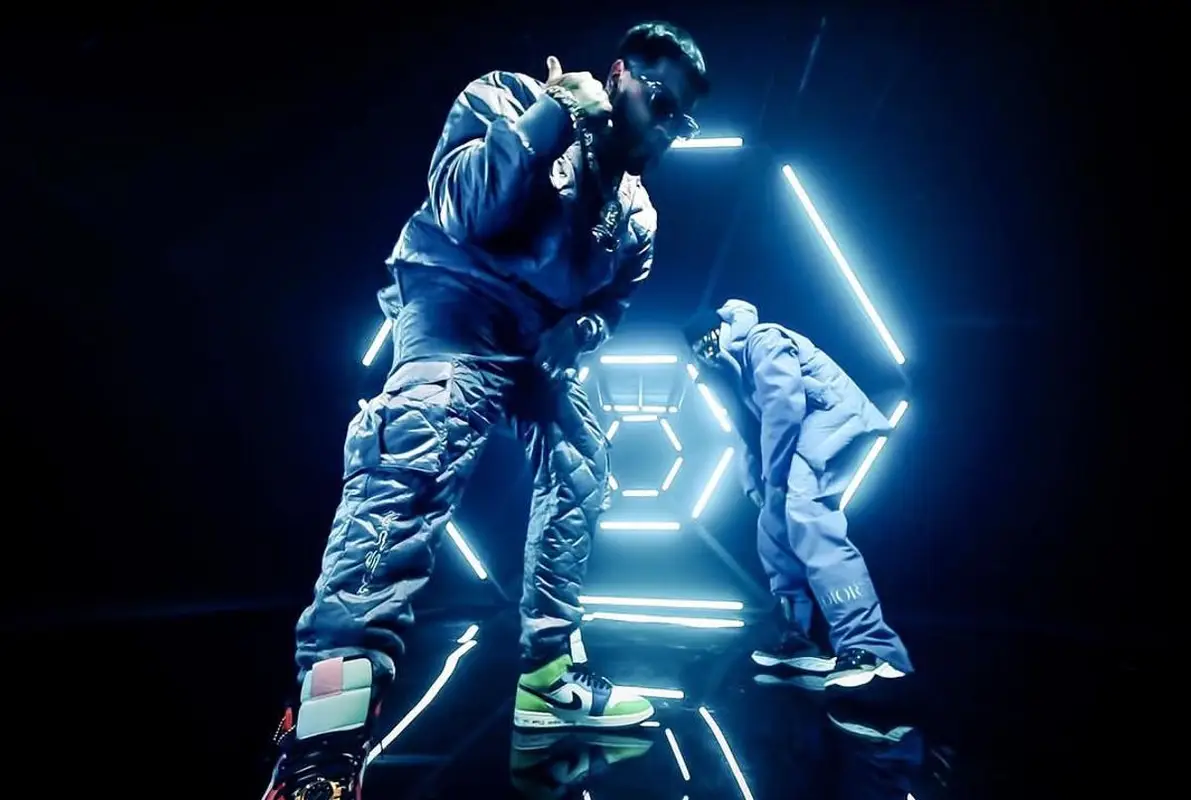 Anuel AA outfit in Grimey and Nike, 2021
