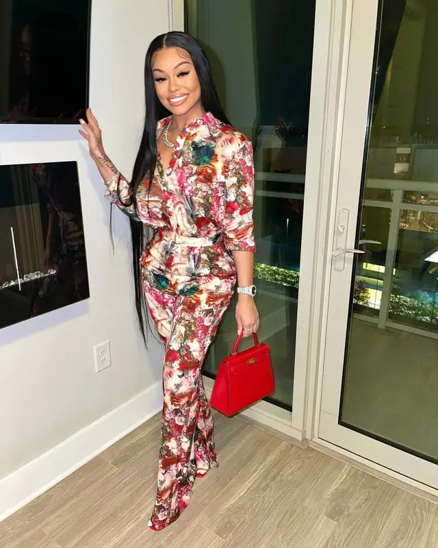 Latto outfit in Pretty Little Thing and Hermes, 2021