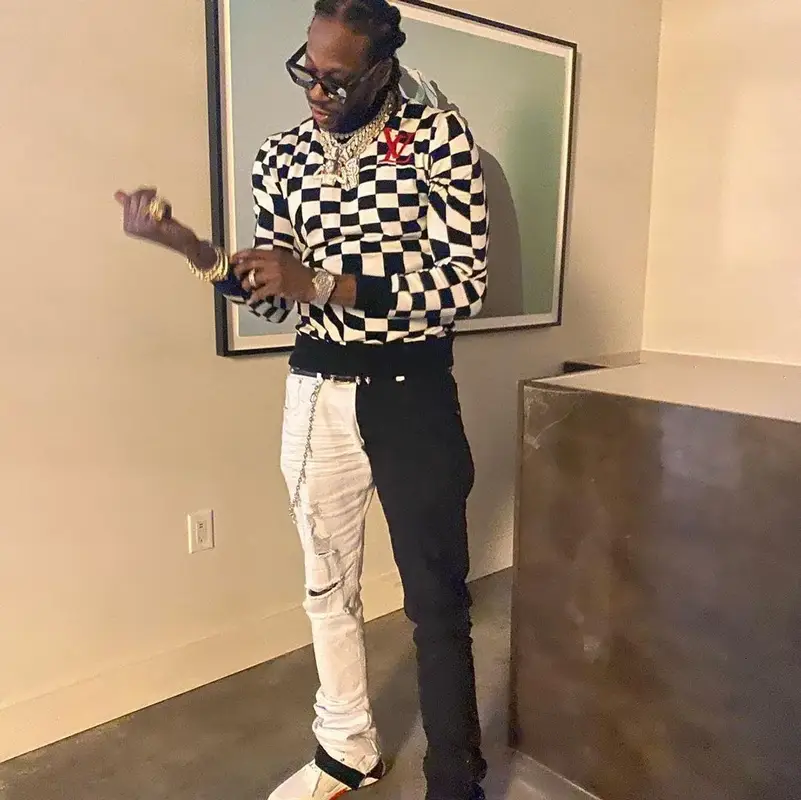 2 Chainz outfit in Tom Ford and Louis Vuitton, 2021