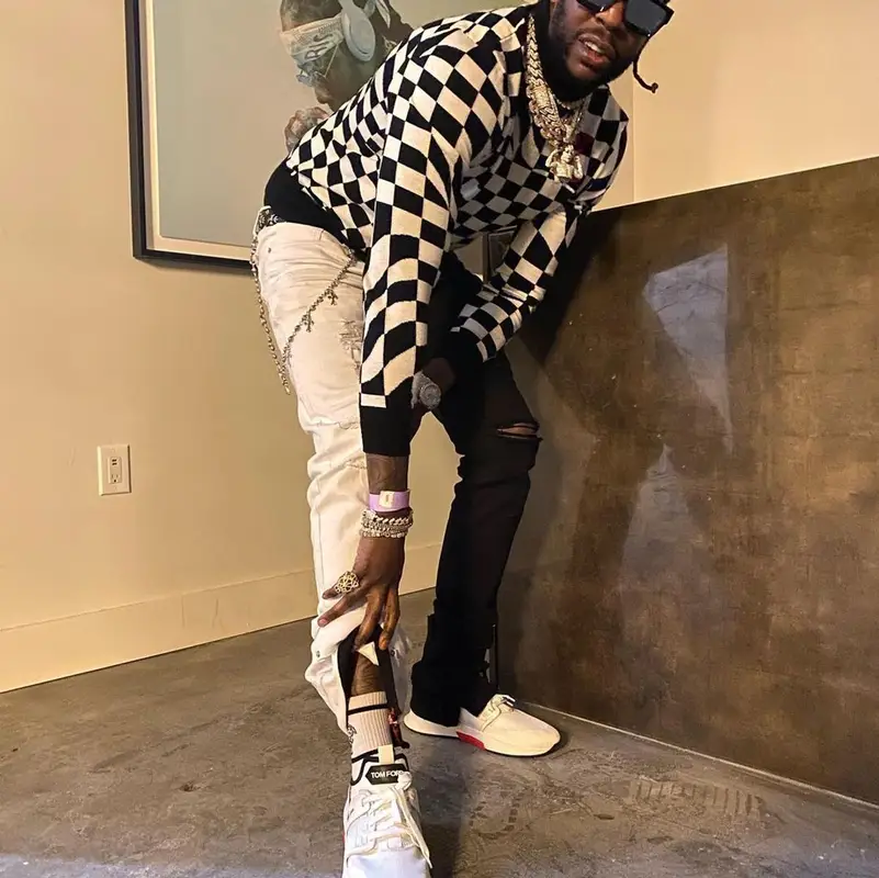 2 Chainz outfit in Tom Ford and Louis Vuitton, 2021