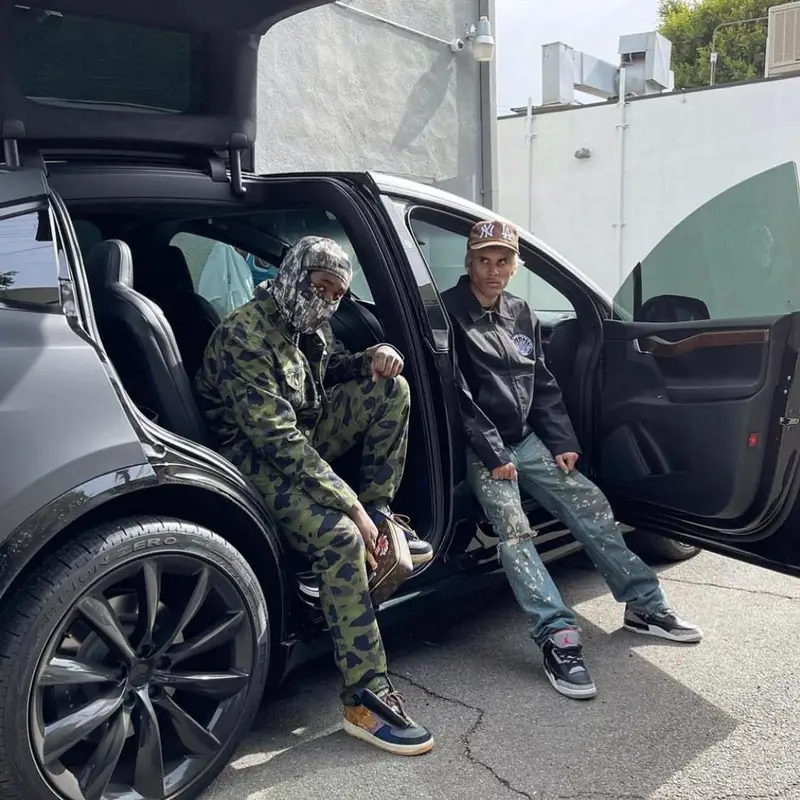 Don Toliver outfit in Bape, Nike, and Levi’s, 2021