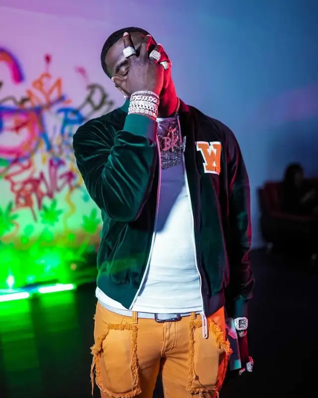 Bankroll Freddie outfit in Off-White, Valabasas, and Louis Vuitton, 2021