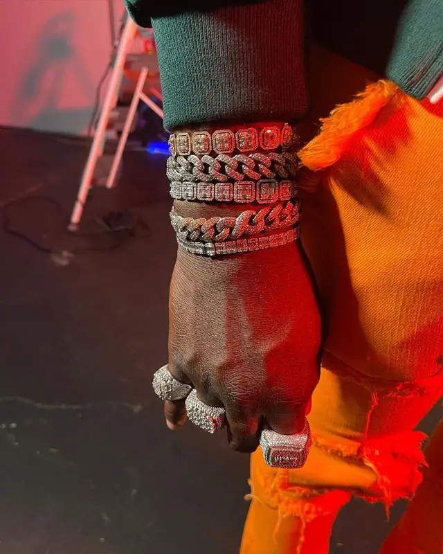 Bankroll Freddie outfit in Off-White, Valabasas, and Louis Vuitton, 2021