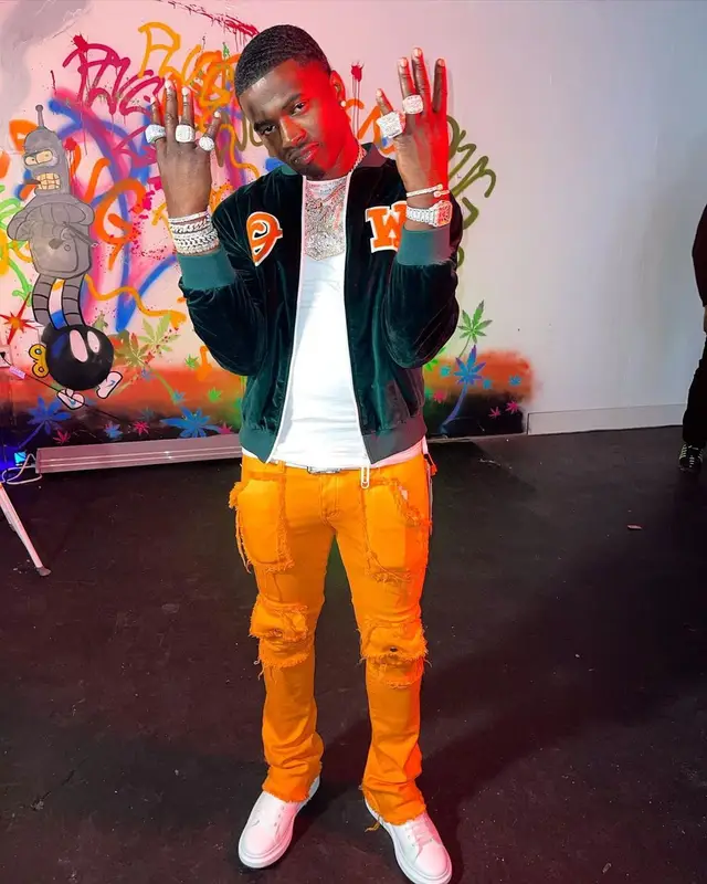 Bankroll Freddie outfit in Off-White, Valabasas, and Louis Vuitton, 2021