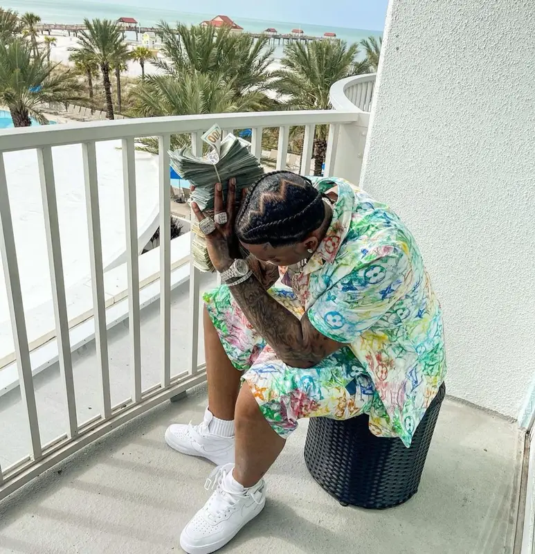Moneybagg Yo outfit in Louis Vuitton and Nike, 2021
