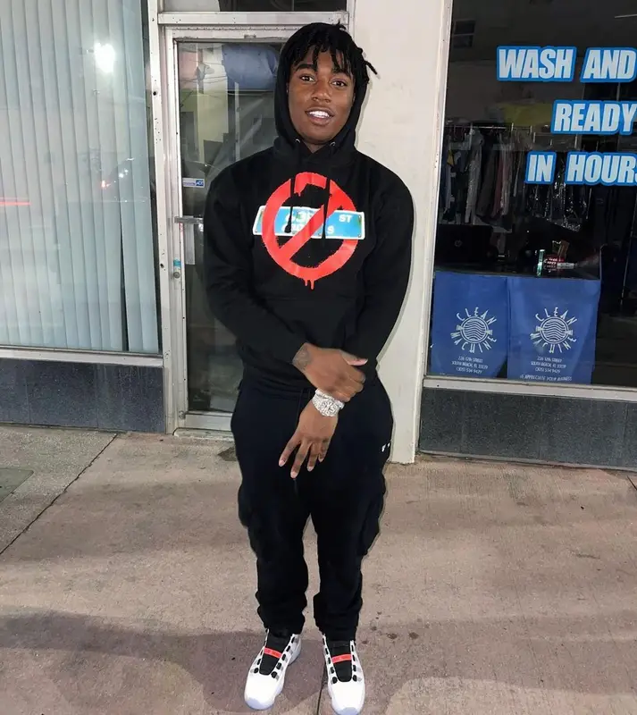 Fredo Bang outfit in Moteefe, Off-White, and Jordan, 2021