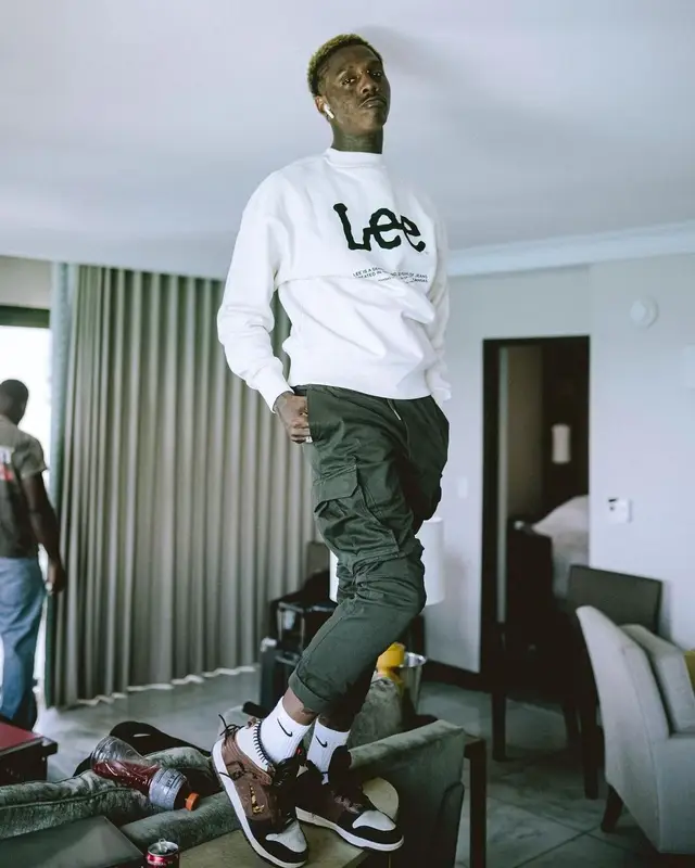 Famous Dex outfit in H&M, Lee, and Nike, 2021