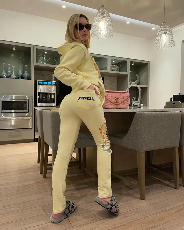 Sarah Snyder outfit in Ricchezza Forever and Louis Vuitton, 2021