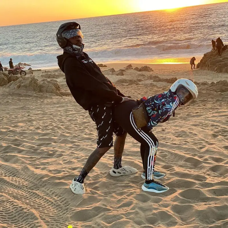 2 Chainz outfit in Champion and Yeezy, 2021