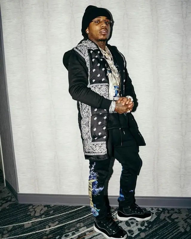 Jacquees outfit in Ricchezza Forever and Jordan, 2021